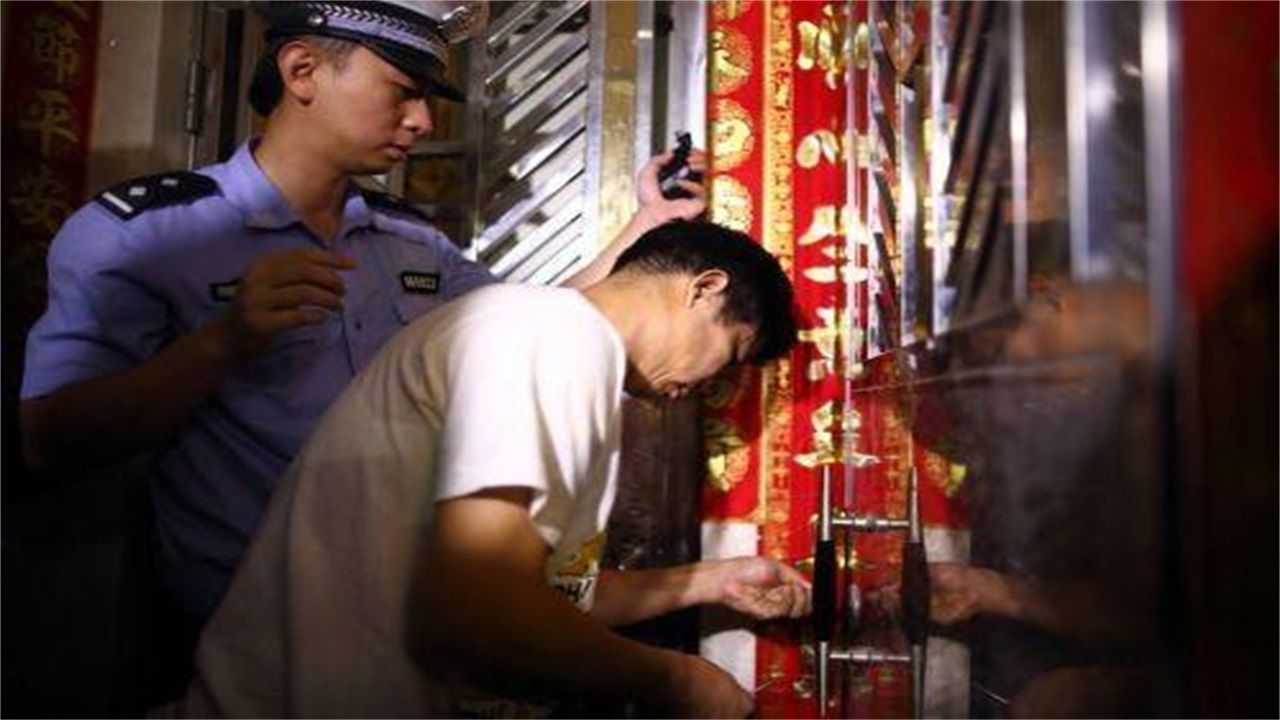 漳州请开锁师傅开了锁后，师傅